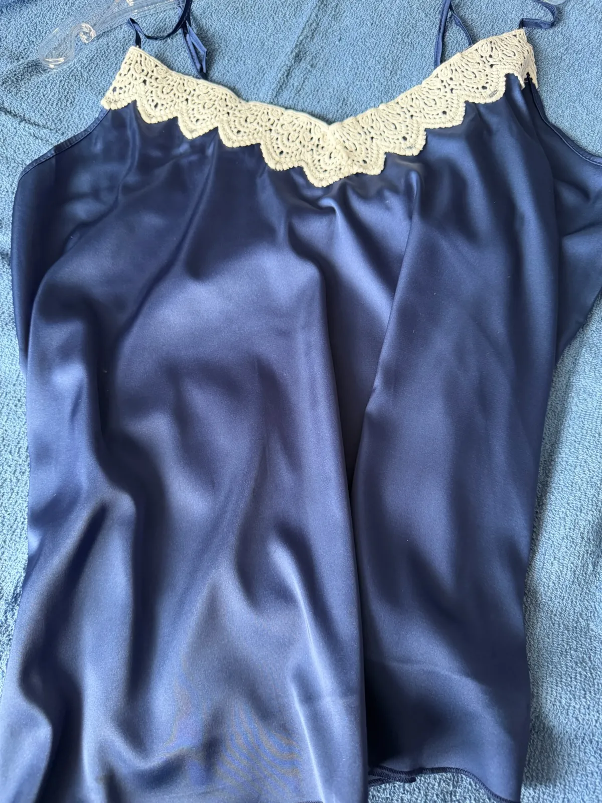 Cream in navy blue_